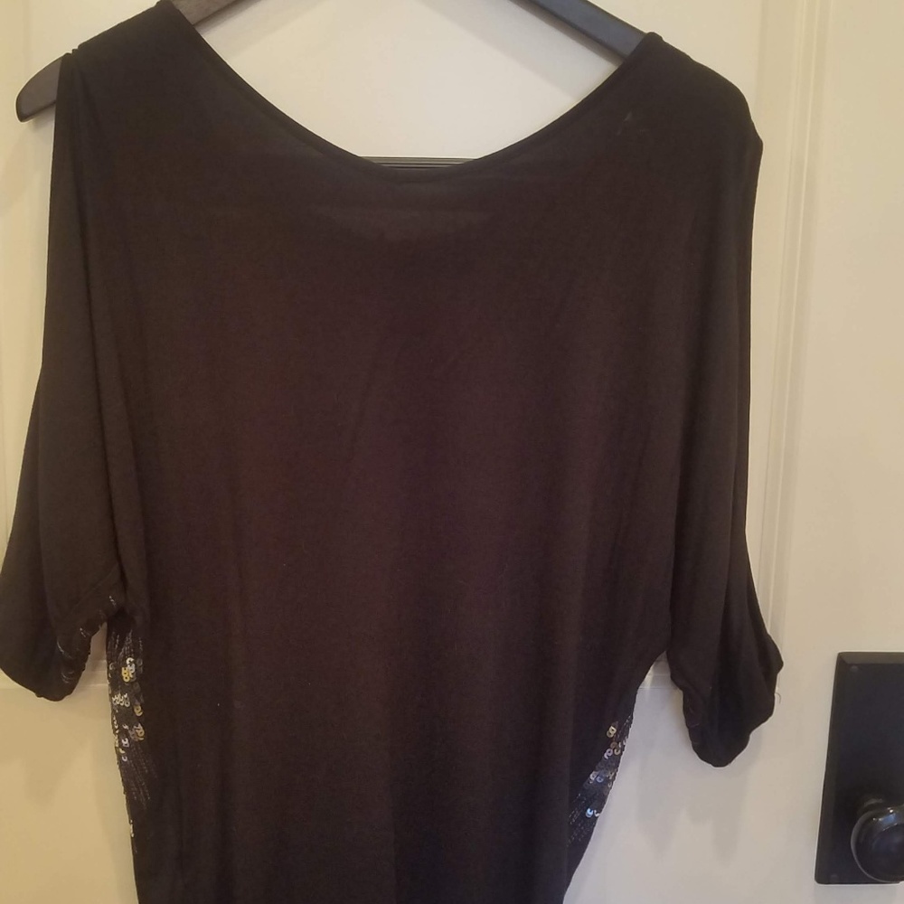 Cold Shoulder Top - Picture 4 of 4